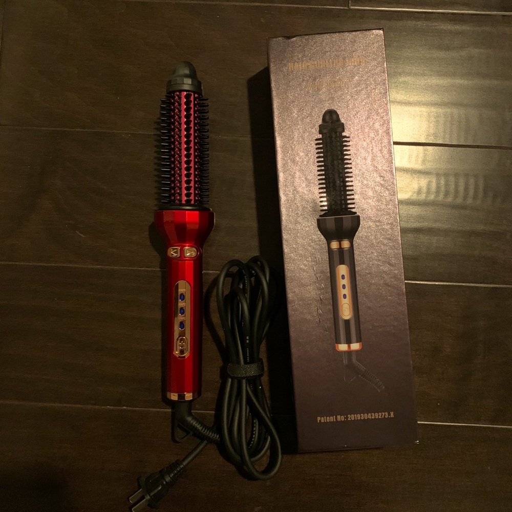 Auto rotating curling iron